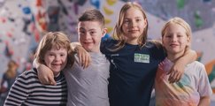 4 stolze Kinder nach erfolgreichem Dreh von Aktion Mensch