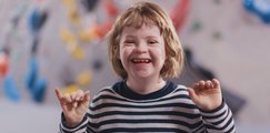 Begeistertes Mädchen bei Aktion Mensch