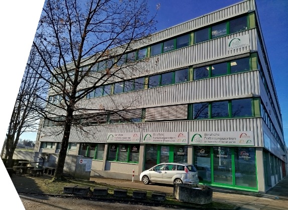 Ansicht bfz-Schulgebäude von Osten in der sich die Fachschule für Heilerziehungspflege befindet