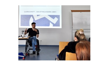 Präsentation vor der Klassen von Moritz Brückner Nationalspieler im Fussballrugby