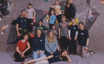 Gesamtes Team beim Inklusiven Bouldern für Aktion Mensch