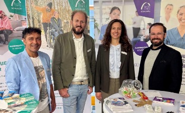 Mitarbeiter, Schulleiter HEP, Schulleitung Pflege und OB Memmingen am Messestand